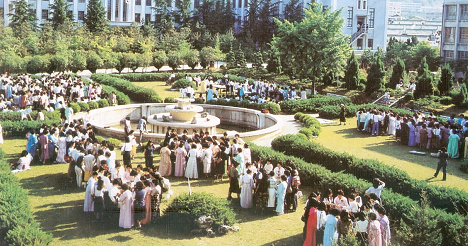 종합대학 승격 기념 ‘가든 파티’ (1980)